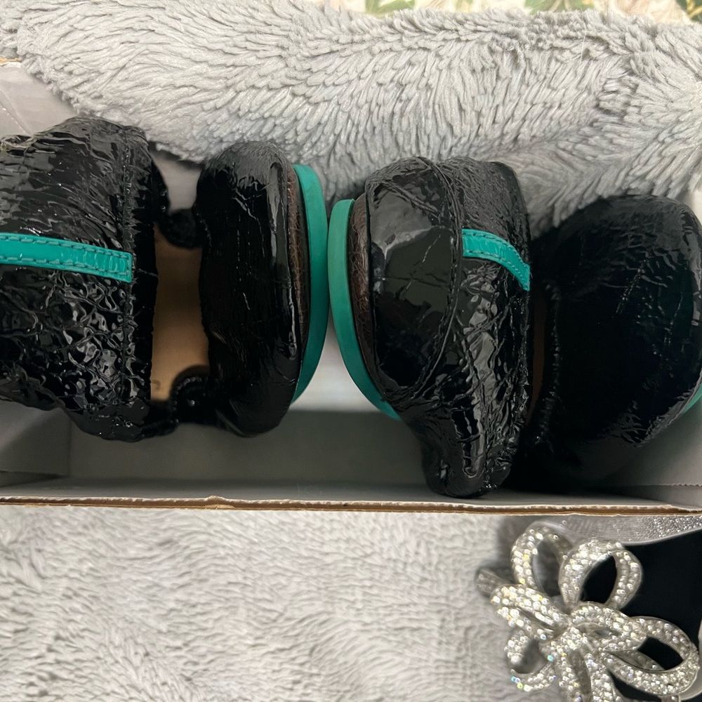 Tieks size 8
Color obsidian (black)patton leather 
silver bedazzled bow